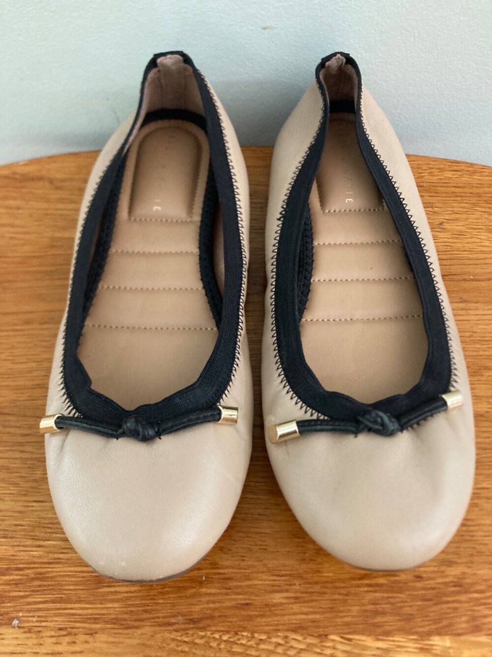 Kelly & Katie Beige Perri Ballet Flats With Black Trim & Bow Accent Size 7.5